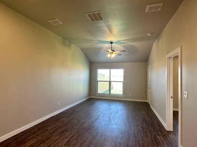 Building Photo - Stylish and Modern 3-Bedroom Duplex for Rent in Desirable Harvest Neighborhood