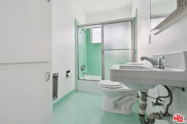 Building Photo - 1317 Wilcox Ave