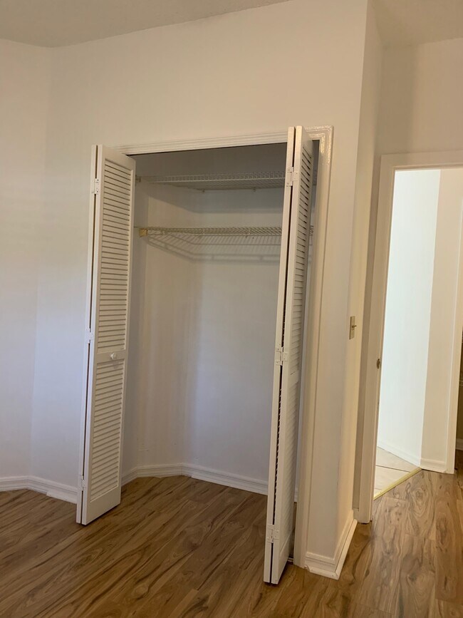 Building Photo - 300 New Waterford Pl