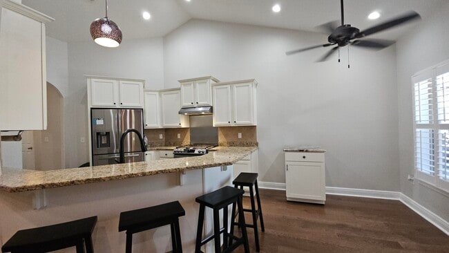 Building Photo - 92 Mozart Ln