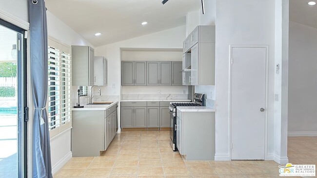 Building Photo - 44734 San Jose Ave