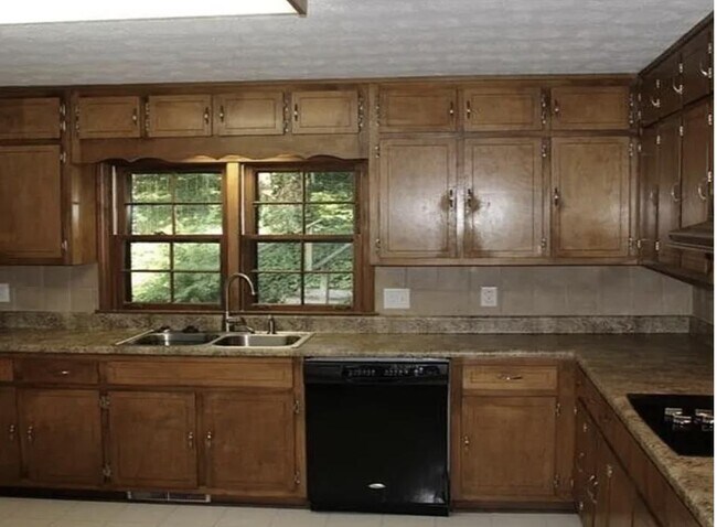 Building Photo - 3526 Clubland Dr