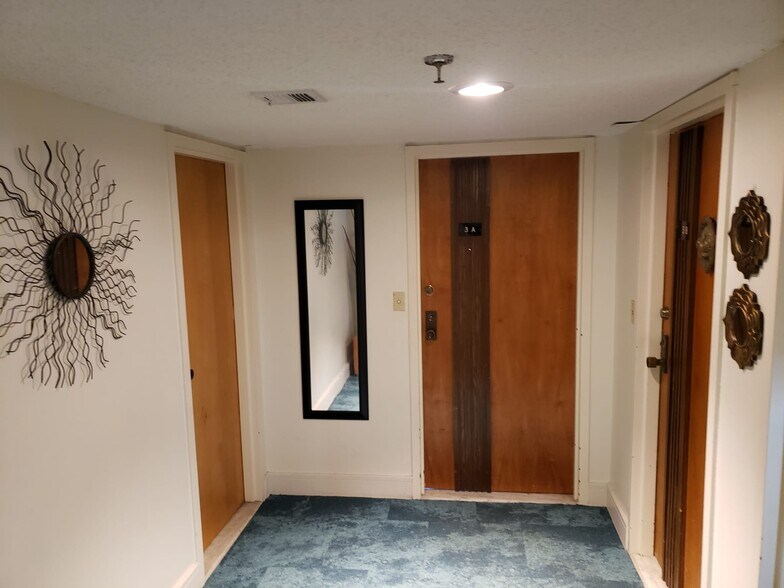 Building Photo - 9300 Bay Harbor Ter