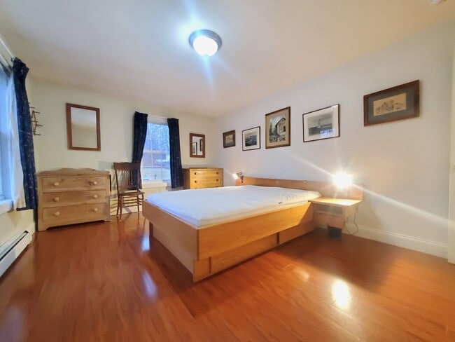 Building Photo - Winter Rental: Available Oct. 1-May 31 (Ut...