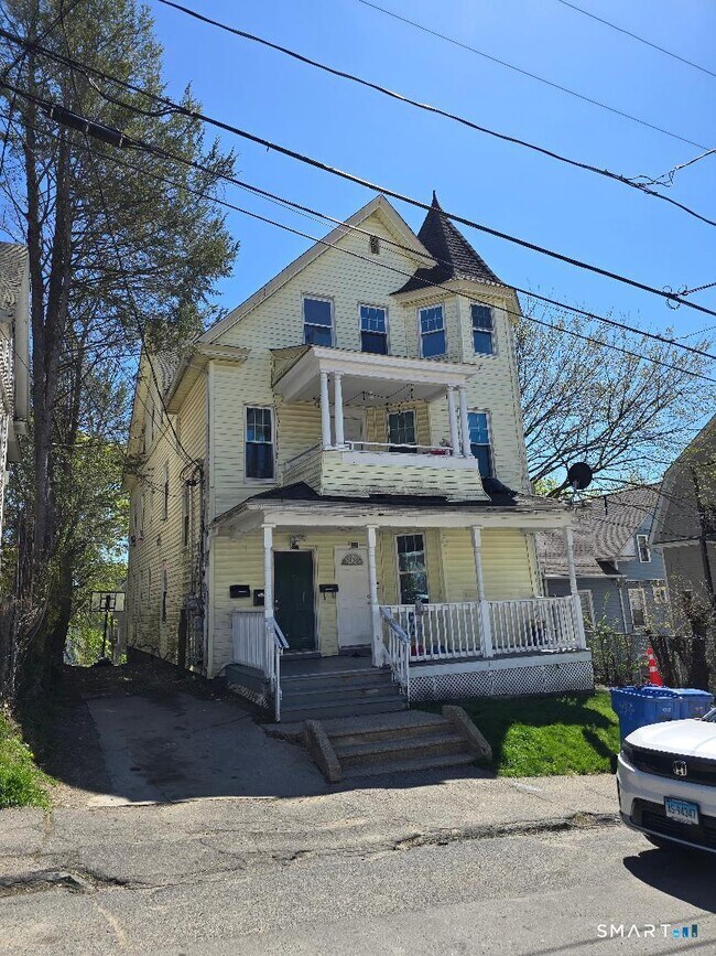 Building Photo - 219 Woodlawn Terrace