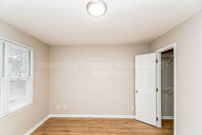 Building Photo - 505 Oak Run Dr