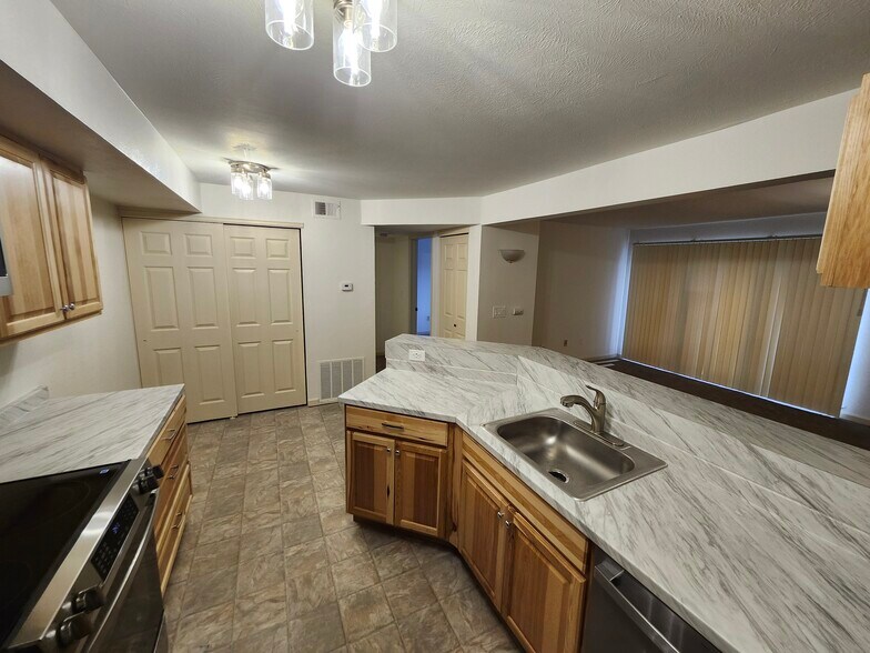 Building Photo - 20 S Boulder Cir