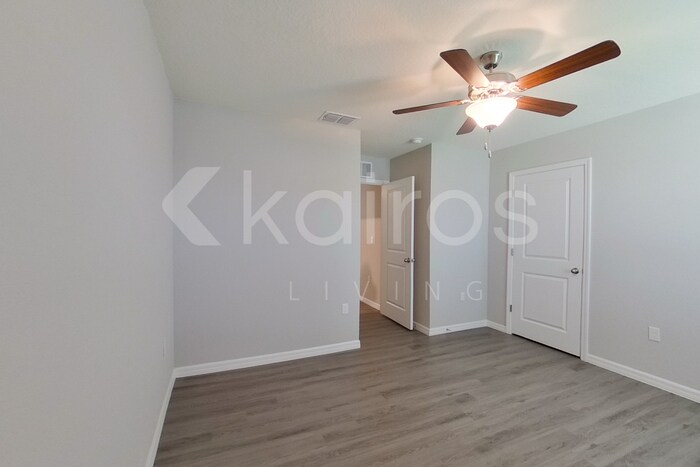 Building Photo - 8602 SW 43rd Ter