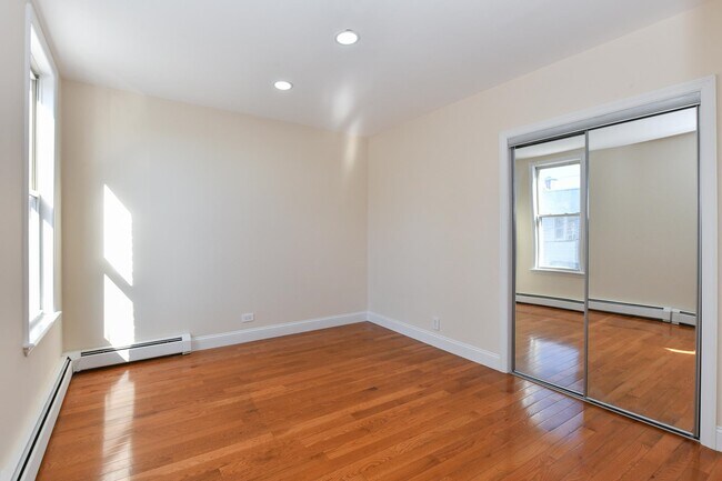 Building Photo - 1402 8TH St