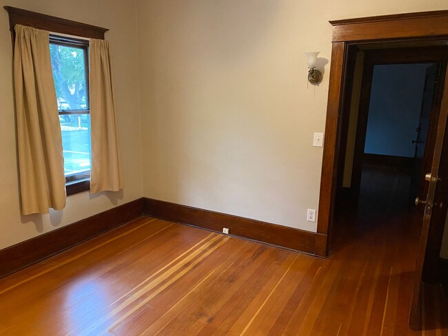 Building Photo - Stunning home in Downtown Longmont