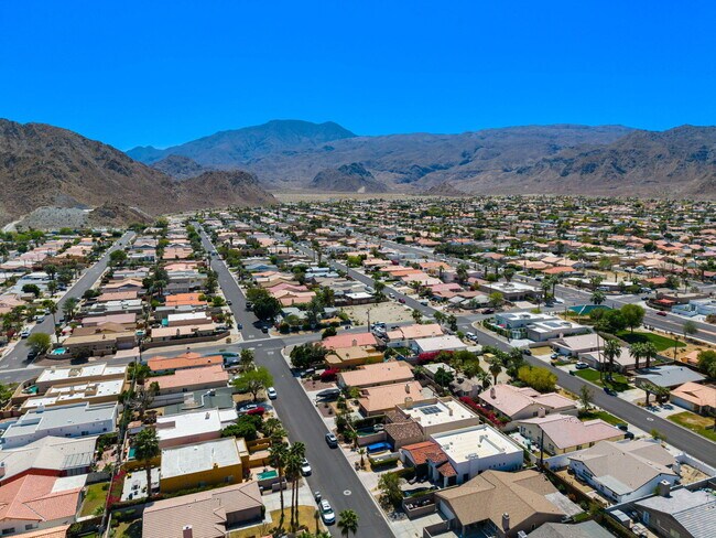 Building Photo - 53385 Avenida Mendoza