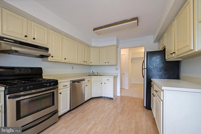 Building Photo - 103 Sequoia Ct