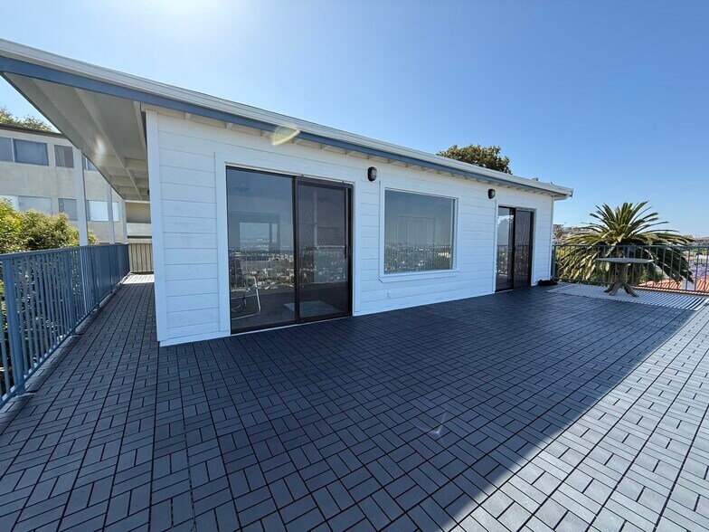 Private Deck - 3325 S Carolina St