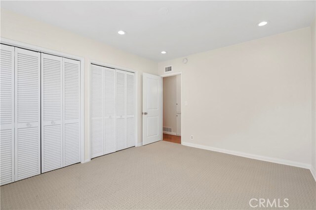 Building Photo - 15457 Moorpark St