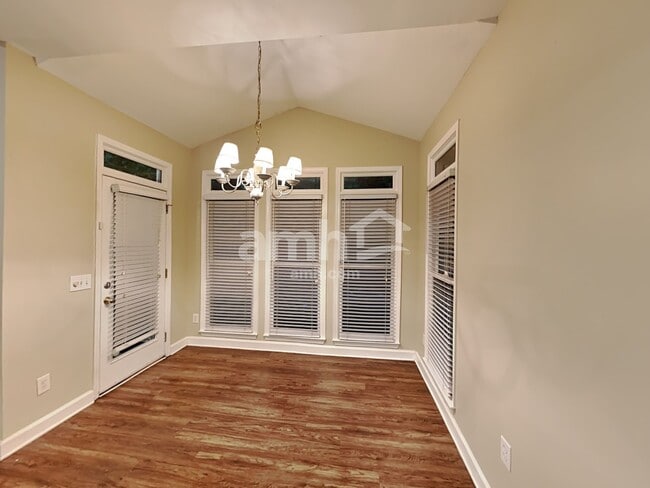 Building Photo - 3178 Vickery Dr NE