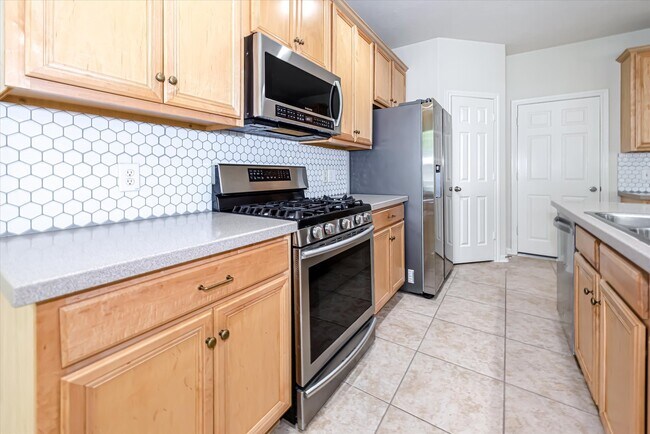 Building Photo - 14 Nestlewood Pl