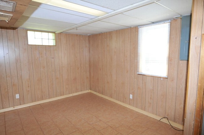 Building Photo - Great 7 bedroom 3 bath House located in St Cloud MN