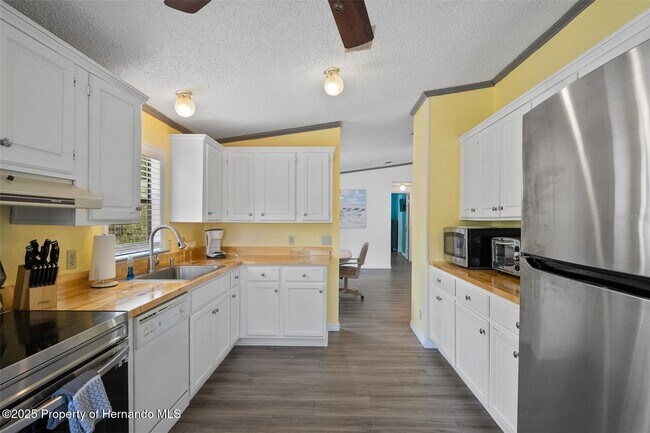 Building Photo - 6901 Richard Dr