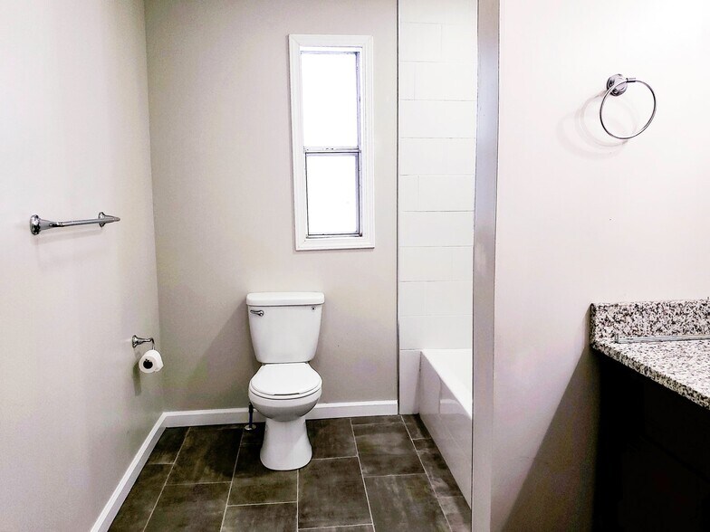 Building Photo - 351 W Center St