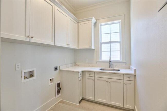 Building Photo - Stunning Midtown Tallahassee Home In Braem...