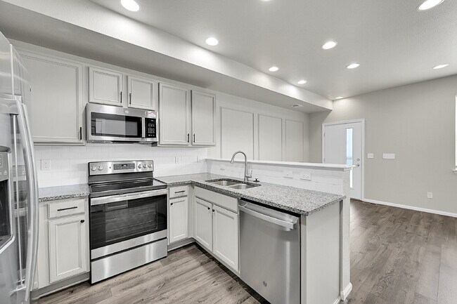 Building Photo - $2,295.00, 2 bed, 2.5 bath located in Denver