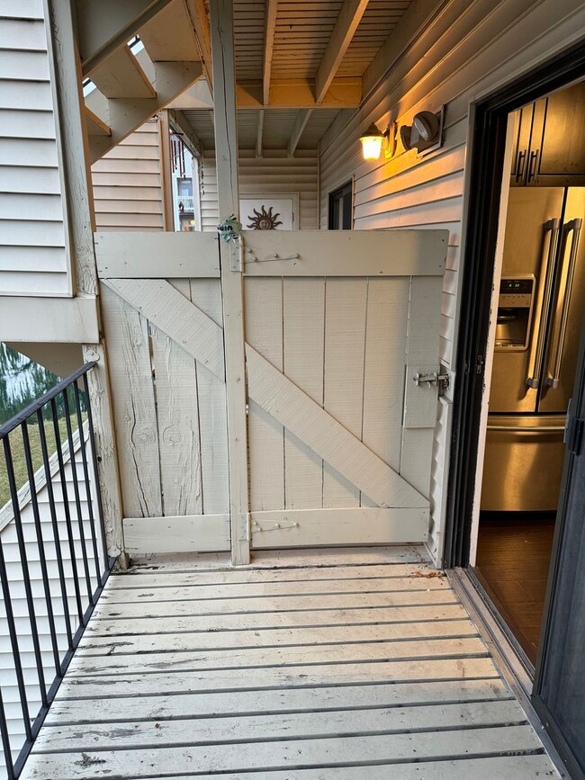 Building Photo - 163 N Waters Edge Dr