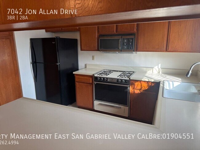 Building Photo - 7042 Jon Allan Dr