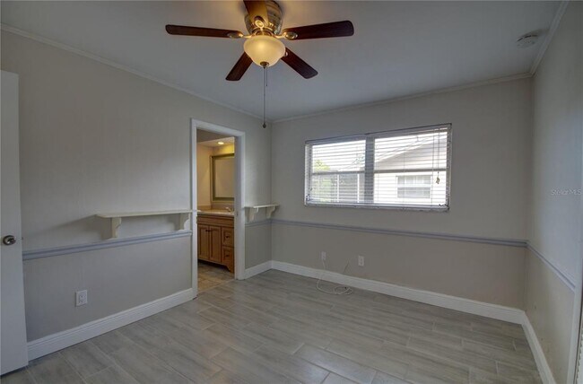 Building Photo - 904 Wellington Dr