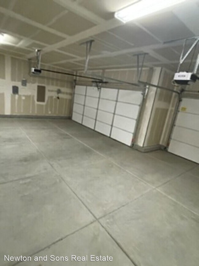 Building Photo - 3 br, 2.5 bath House - 244 Ridge Creek Est...