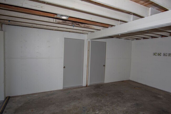 Building Photo - 2510 Roxbury Rd