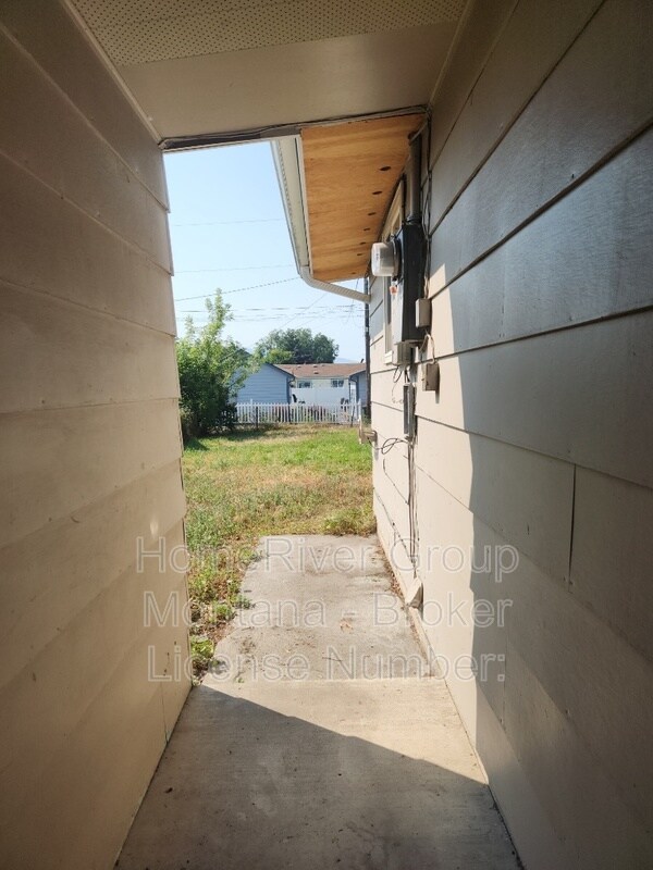 Building Photo - 1809 Defoe St