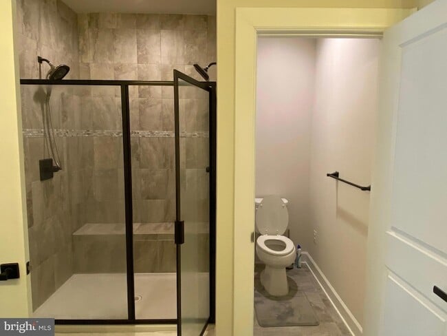 Building Photo - 730 Quarry Point Rd