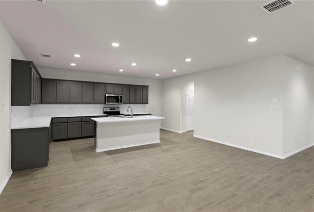 Building Photo - 2112 Sesaro Dr