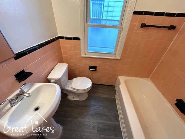 Building Photo - Charming 2 Bedroom 1 Bathroom now available for rent