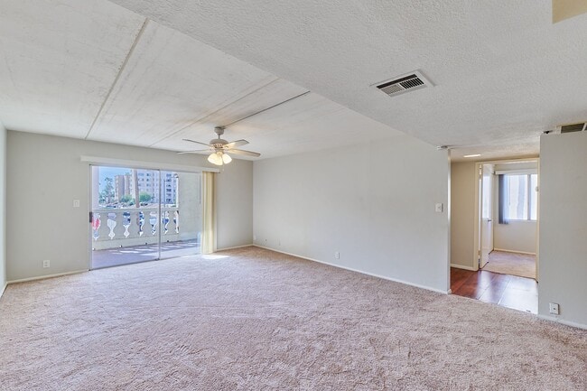 Building Photo - E Camelback