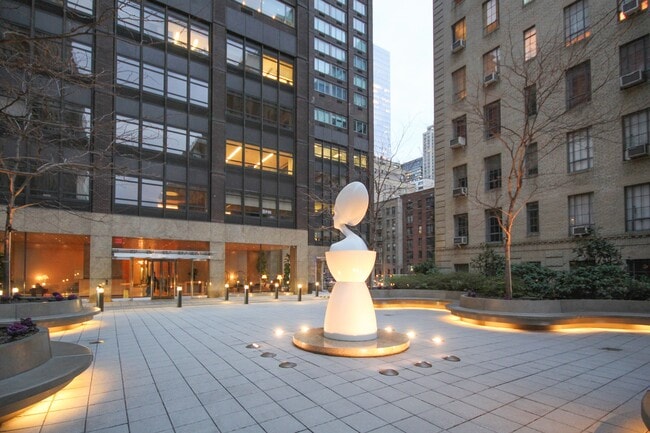 Building Photo - 322 W 57th St