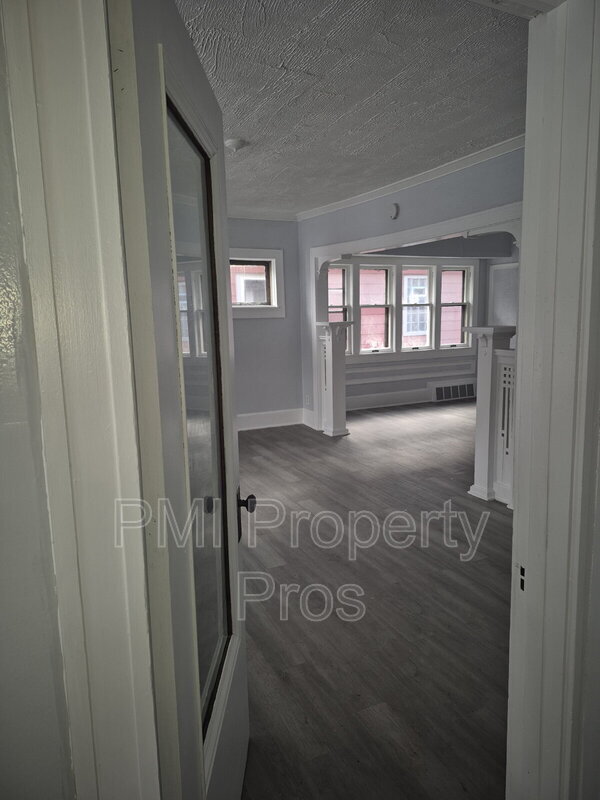 Building Photo - 2517 W Hadley St