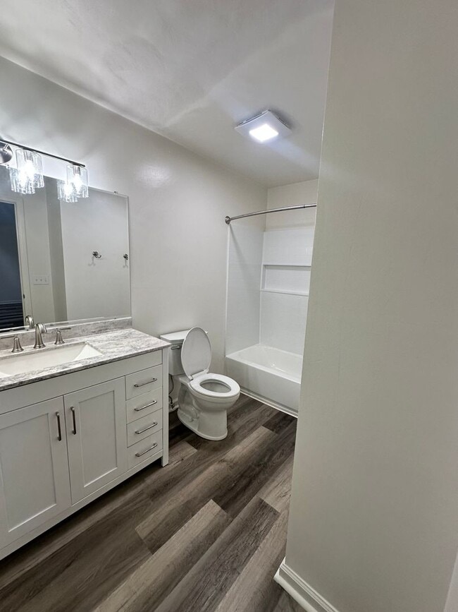 Building Photo - (SUBLEASE ONLY available NOW)1 Bedroom Ava...
