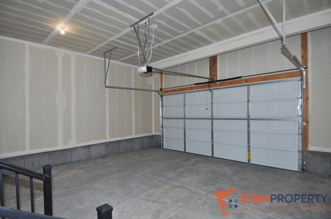 Building Photo - 13012 S Oberon Ln