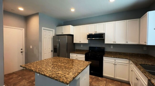 Building Photo - Move in Special! 2 Weeks free!  Home for R...