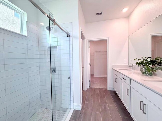 Building Photo - 1307 Broward Dr