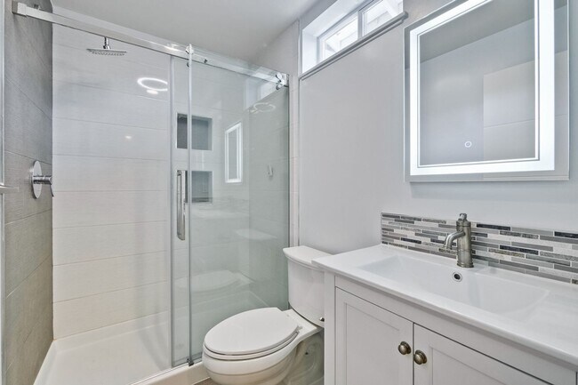 Building Photo - Amazing Studio Unit of a Triplex in Sunnyvale