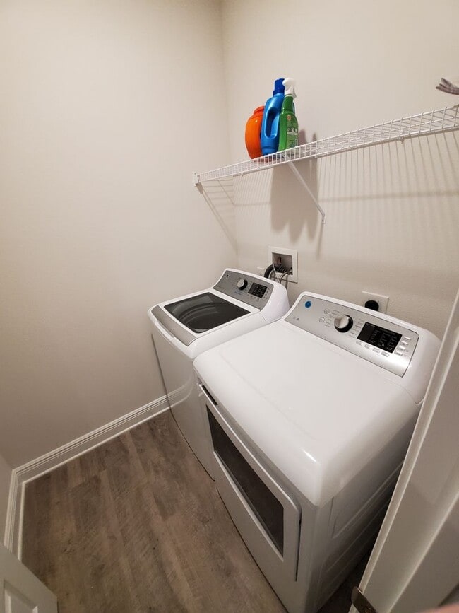 Building Photo - Modern 4Bed/2Ba Home w/Conveniently Accessible Location in PCB! *Garbage Service & Lawncare Inclu...