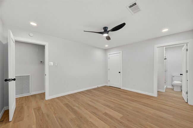 Building Photo - 11742 N Little John Cir