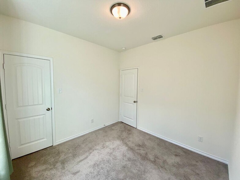 Building Photo - 344 Blacktail Dr