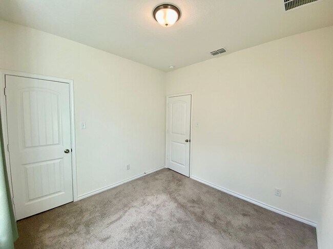 Building Photo - 344 Blacktail Dr