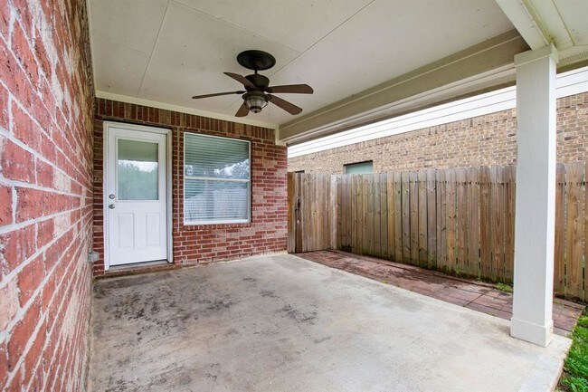 Building Photo - 21711 Debray Dr