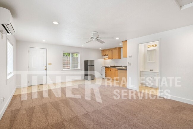 Building Photo - 652 Dittmar Way