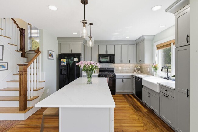 Building Photo - 1124 Narragansett Blvd
