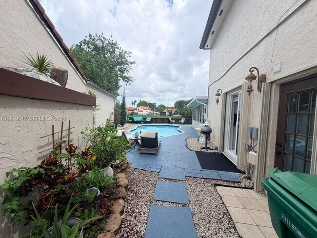 Building Photo - 17722 NW 63rd Ct